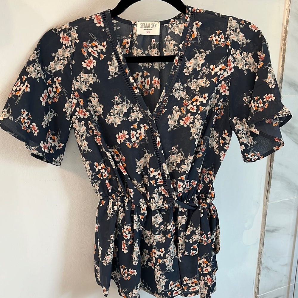 Sienna Sky XS Slate Blue Floral Faux Wrap Blouse